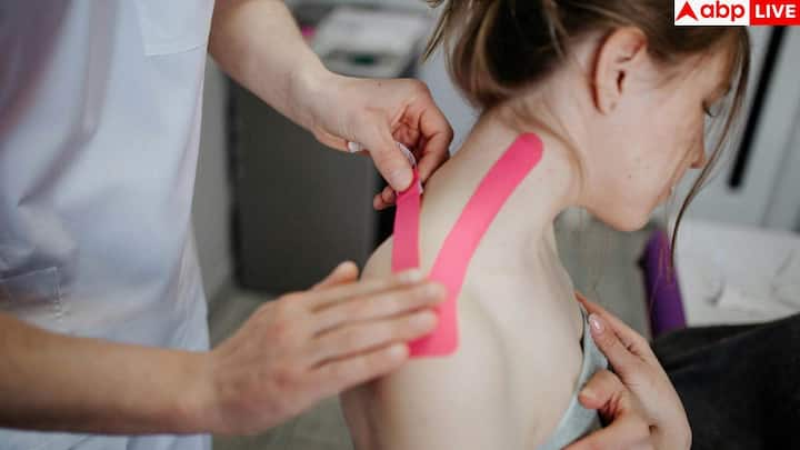 थायरॉइड से जुड़ा दर्द कम करने के लिए सिर्फ दवा ही नहीं, बल्कि सही लाफस्टाइल, फिजिकल थेरेपी और दर्द प्रबंधन की जरूरत होती है. समय रहते इसका इलाज करने से न सिर्फ दर्द में राहत मिलती है, बल्कि जीवन की क्वालिटी और गतिशीलता भी बनी रहती है.