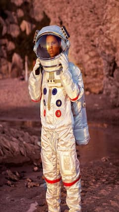 అంతరిక్షంలో వ్యోమగాములు ఎలాంటి పనులు చేయలేరు?