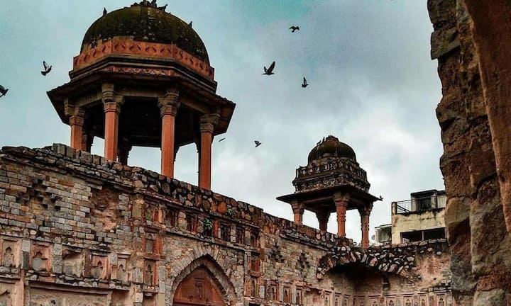 With time the Hauz-e-Shamsi lake almost dried up. But Jahaz Mahal still stands with its beauty. However, its walls and stairs are dilapidated. Yet the sandstone pillars, colorful tiles and beautiful umbrellas keep its historical beauty alive.