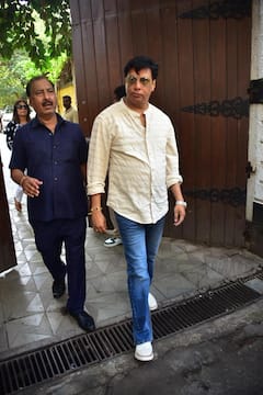 जायद खान की मां जरीन का निधन, जया, शबाना, और ऋतिक रोशन समेत बॉलीवुड सेलेब्स पहुंचे संजय खान के घर