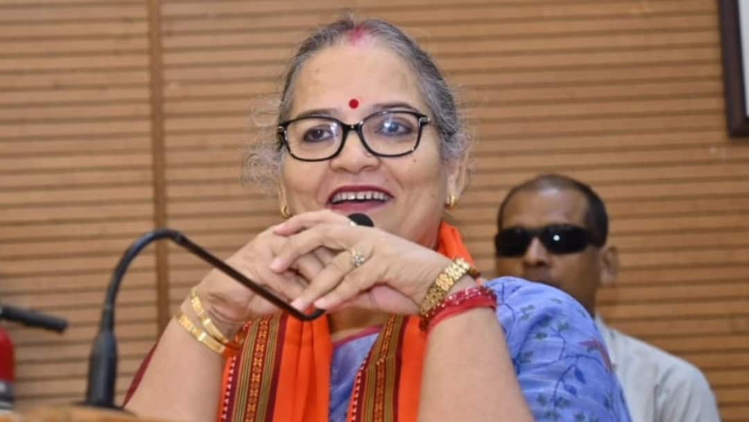 लखनऊ नगर निगम में बांग्लादेशी और रोहिंग्या सफाईकर्मियों की होगी पहचान, पुलिस करेगी जांच Lucknow nagar nigam Bangladeshi Rohingya workers verification ordered mayor Sushma kharakwal action ann लखनऊ नगर निगम में बांग्लादेशी और रोहिंग्या सफाईकर्मियों की होगी पहचान, पुलिस करेगी जांच