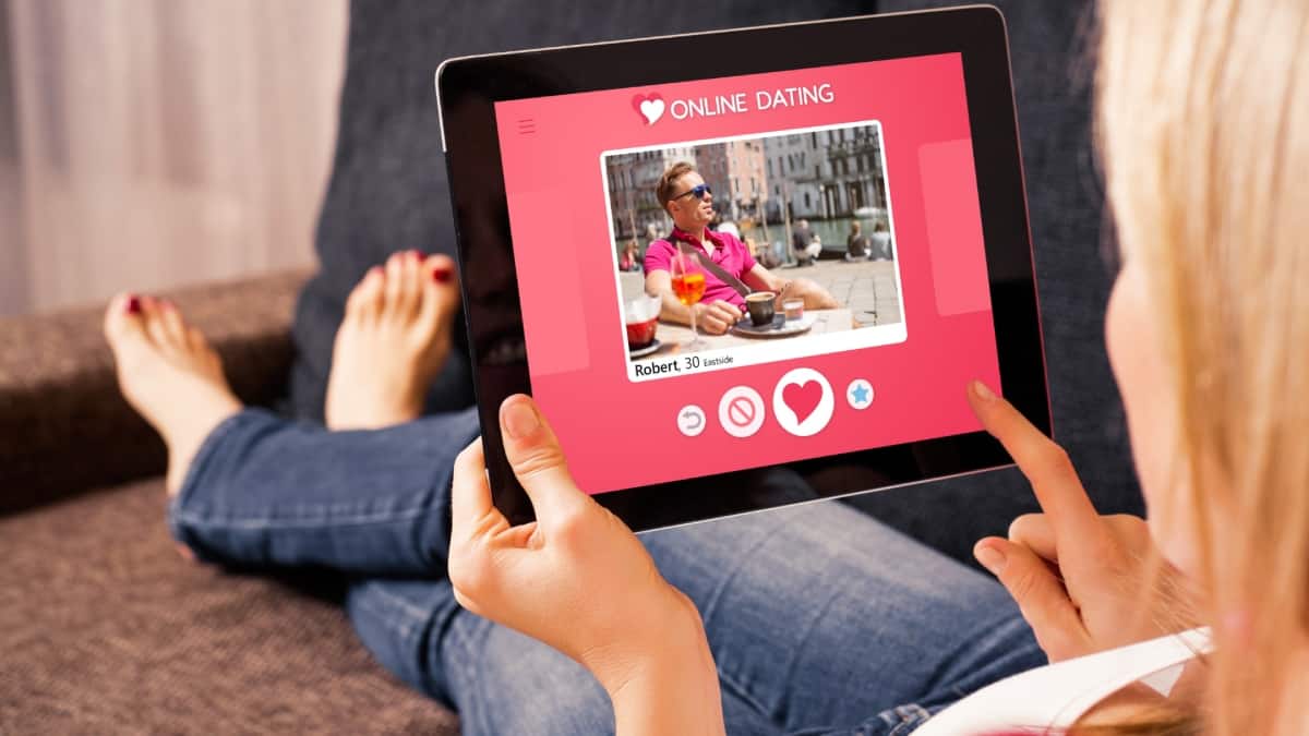 WhatsApp पर प्यार तलाशने के चक्कर में लग गया 32 लाख का चूना! जानिए कैसे चलता है Online Romance Scam का पूरा खेल