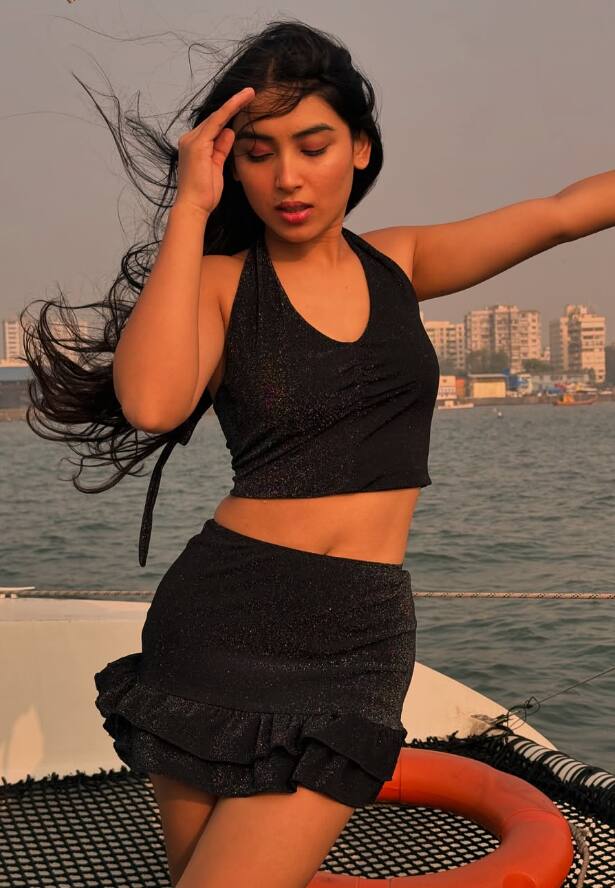 आकृति ने कहा, मुझे झटका लगा कि अरे ऐसा कैसे होगा. मैं तो भइया मानती हूं. लेकिन चलो ये तो फिर भी ठीक था, पर शो में लव एंगल जो दिखाया गया वो काफी अपसेट करने वाला था.