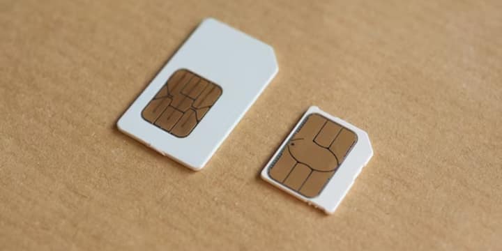 अब वे आसानी से आपके फोन पर आने वाले मैसेज, ओटीपी और बैंक अलर्ट इंटरसेप्ट कर लेते हैं. चूंकि ओटीपी ऑनलाइन अकाउंट्स की सुरक्षा की सबसे अहम परत होती है, इसलिए नंबर हाथ में आते ही ठग पासवर्ड बदल सकते हैं ईमेल हैक कर सकते हैं और आपके बैंक खाते को खाली कर सकते हैं.