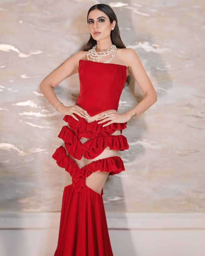 दीप्ति साधवानी ने कुछ वक्त पहले 17 किलो वजन भी कम किया था. एक्ट्रेस सोशल मीडिया पर खासा एक्टिव रहती हैं. इंस्टाग्राम पर उनके 4.4 मिलियन फॉलोवर्स हैं.