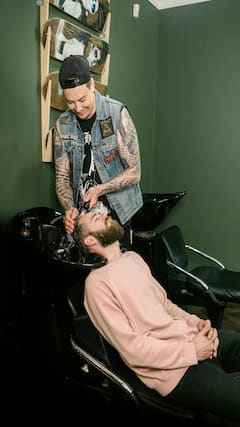 शॅम्पूमध्ये साखर मिसळून केस धुतल्यास काय फायदा होतो?