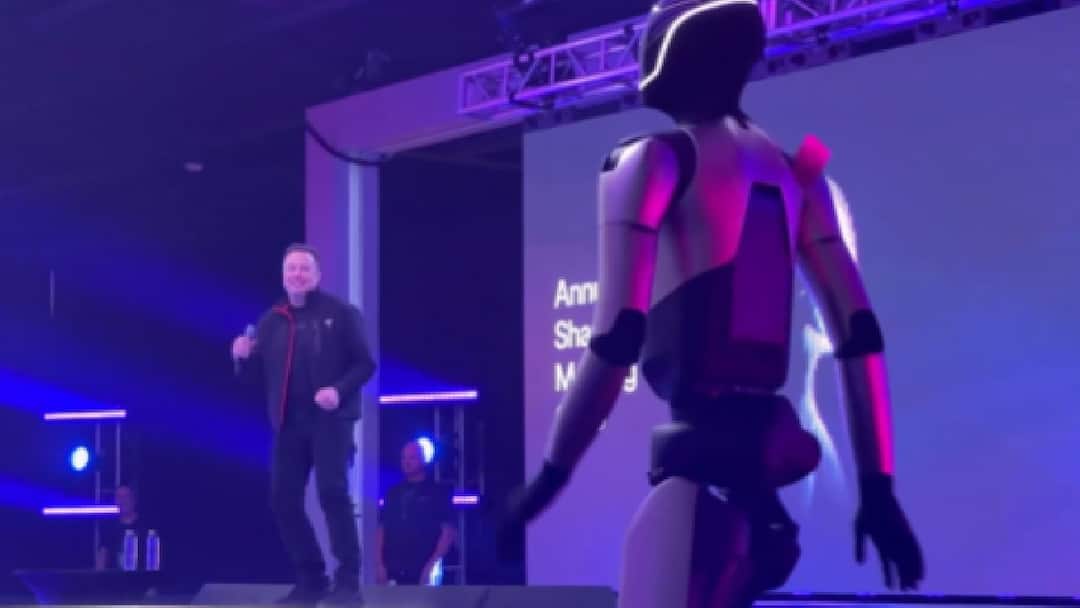 Elon Musk Dances With Optimus Robot After Securing $1 Trillion Tesla Pay Deal: WATCH Elon Musk Dances With Optimus Robot After Securing $1 Trillion Tesla Pay Deal: WATCH Elon Musk Dances With Optimus Robot After Securing $1 Trillion Tesla Pay Deal: WATCH