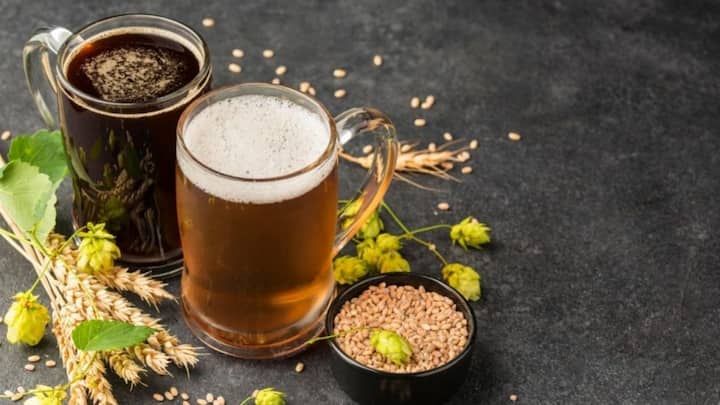 బీరు తయారు చేయడంలో భాగంగా మాల్ట్ ను ఉడకబెట్టడం, హాప్స్ కలపడం, ఈస్ట్ వేసి పులియబెట్టడం చేస్తారు. ఈ మొత్తం ప్రక్రియ దాదాపు 10 నుంచి 15 రోజులు పడుతుంది. అందుకు సరైన ఉష్ణోగ్రతతో పాటు శుభ్రత చాలా అవసరం. ఎందుకంటే చిన్న తప్పు కూడా బీర్ క్వాలిటీని దెబ్బతీస్తుంది.