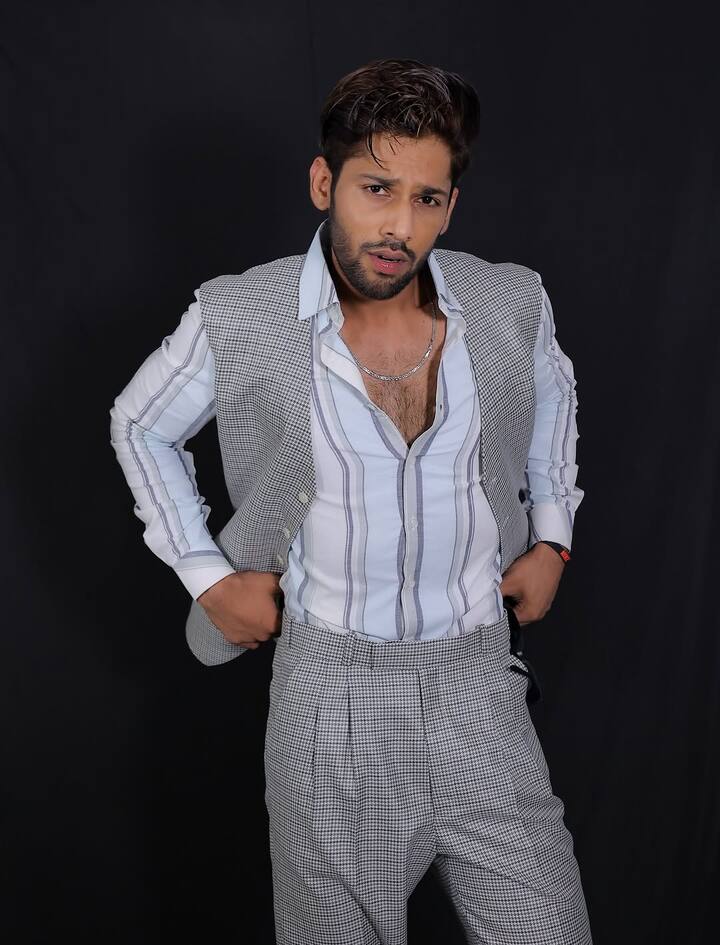 बसीर ने कहा कि गौरव खन्ना तो पक्का शो जीत सकते हैं. तान्या और फरहाना भी अच्छा गेम खेल रही हैं. बाकी अमाल उनके दोस्त हैं.