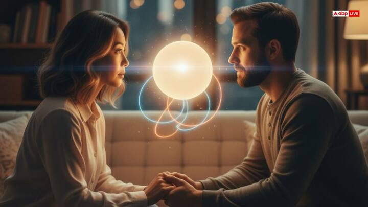 लव राशिफल (Love): प्रेम जीवन में छोटी-छोटी बातों को लेकर मनमुटाव हो सकता है. पार्टनर की भावनाओं को समझने की कोशिश करें. अविवाहित जातकों को किसी पुराने दोस्त से नई शुरुआत का मौका मिल सकता है.