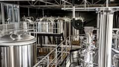 घर में कैसे खोल सकते हैं बियर बनाने की फैक्ट्री, कम से कम कितनी होगी लागत?