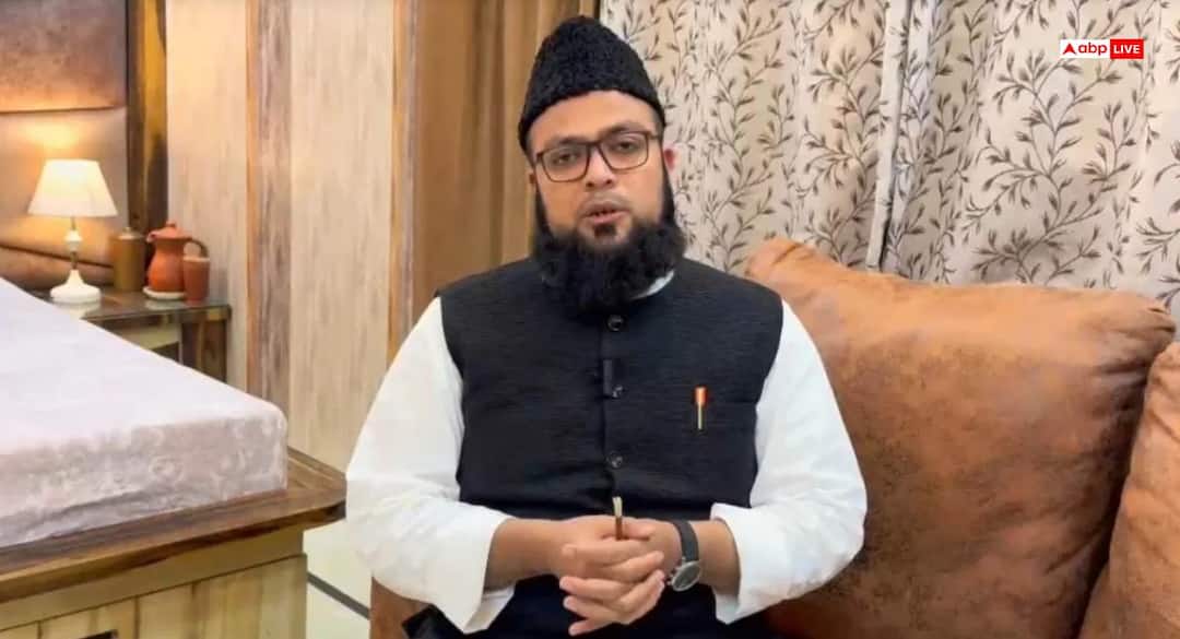 ‘औरतें मोबाइल पर घंटों बातें करती हैं, इससे रिश्ते…’, मौलाना का अजीबोगरीब बयान
