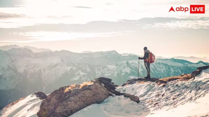 લોકો દિવસ અને રાત સમાન પ્રકાશમાં રહે છે, કામ કરે છે, મુસાફરી કરે છે અને સૂવે છે. આ સ્થળોએ, સૂર્ય મહિનાઓ સુધી ચમકતો રહે છે, અને ક્યારેક વર્ષના બાકીના સમય દરમિયાન મહિનાઓ સુધી અંધારું રહે છે.