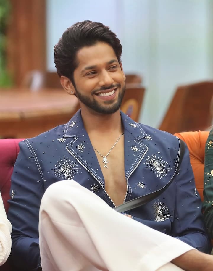 पिंकविला को दिए इंटरव्यू में बसीर ने कहा-हां, बिग बॉस में इस साल आकर उन्हें पछतावा हो रहा है.जब मुझे शो में बताया गया कि डेमेक्रेसी है.ये है, वो है तो मैंने कहा ये मेरे लिए नहीं है.