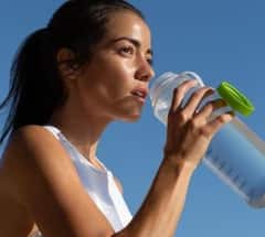 Risks of Drinking Too Much Water : अति पाणी पिणं आरोग्यासाठी घातक? जाणून घ्या जास्त पाणी पिण्याचे 5 धोके