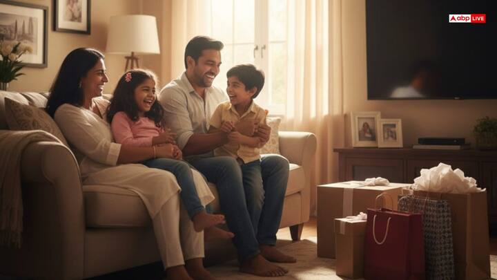 परिवार राशिफल (Family): परिवार में सदस्यों के बीच सामंजस्य बना रहेगा, लेकिन छोटी-छोटी बातों पर तनाव से बचें. बुजुर्गों की सलाह आपके लिए लाभदायक साबित होगी.