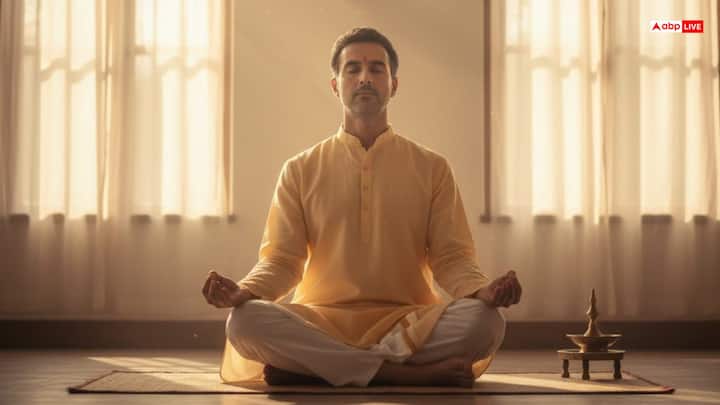 रविवार के दिन नीले, काले या गहरे रंग के वस्त्र न पहनें. बाल या दाढ़ी नहीं कटवाना चाहिए.  तांबे की वस्तुओं की खरीद-बिक्री से बचना चाहिए. क्रोध, आलस्य या विवाद से दूर रहकर दिन को शांत मन से व्यतीत करें.