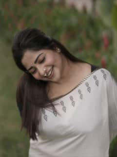 Rachita Ram: శారీలో రచితా రామ్... విలన్ అంటే నమ్మగలమా?