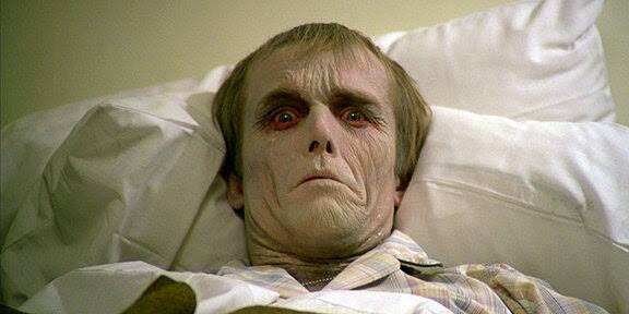 हॉरर फिल्मों के हैं शौकीन तो तुरंत देख डालें ये हॉलीवुड मास्टरपीस, शुरू से लेकर आखिर तक हर सीन है परफेक्ट