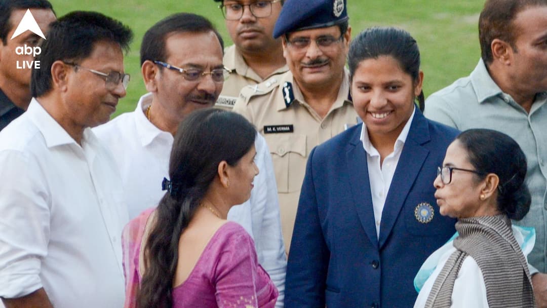 ভারতের অধিনায়ক রিচা ঘোষ! ইডেনে দাঁড়িয়ে আব্দার করে বসলেন কিংবদন্তি ক্যাপ্টেন সৌরভ ভারতের অধিনায়ক রিচা ঘোষ! ইডেনে দাঁড়িয়ে আব্দার করে বসলেন কিংবদন্তি ক্যাপ্টেন সৌরভ