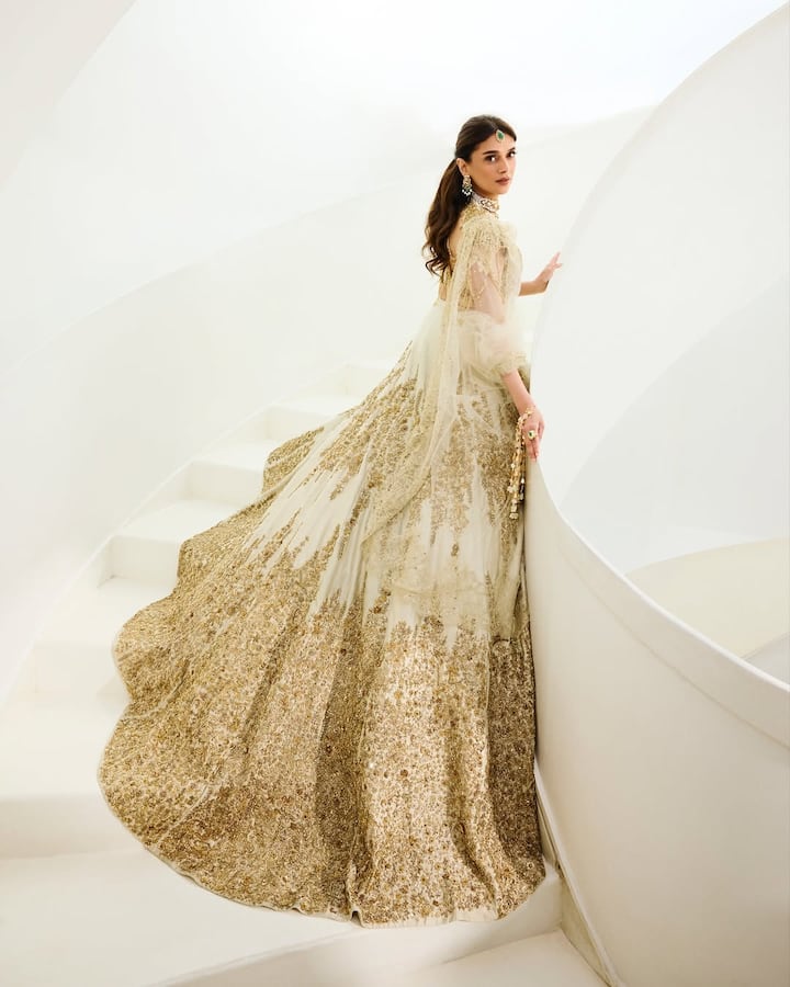 Actually, a photoshoot of the actress has surfaced for which she is seen dressed in bridal look.