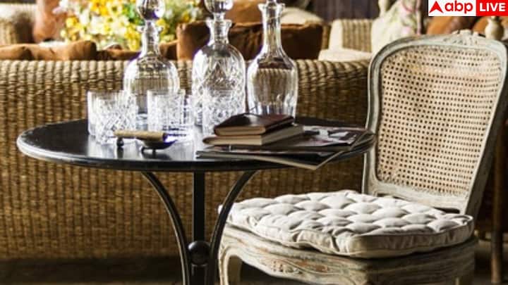 घर में बेकार चीजें जमा करना रईसों की फितरत नहीं होती. पुराने बिल, फाइलें, नोटबुक या फोटो एलबम ये सब गद्दों के नीचे या अलमारी में ठूंसने की जरूरत नहीं है. रईस लोग क्लटर-फ्री लाइफस्टाइल जीते हैं. साफ जगह और व्यवस्थित स्पेस, असली लक्जरी की पहचान है.