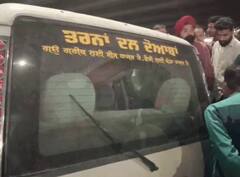 ਨਿਹੰਗ ਬਾਣੇ ‘ਚ ਔਰਤ ਨਾਲ ਫੜਿਆ ਗਿਆ ਇੱਕ ਆਦਮੀ, ਸ਼ਰਾਬ ਪੀਂਦੇ-ਪੀਂਦੇ ਖਾ ਰਿਹਾ ਸੀ ਚਿਕਨ, ਕਾਰ 'ਤੇ ਲਿਖਿਆ ਤਰਨਾ ਦਲ, ਫੜ੍ਹਕੇ ਕੀਤਾ ਪੁਲਿਸ ਹਵਾਲੇ