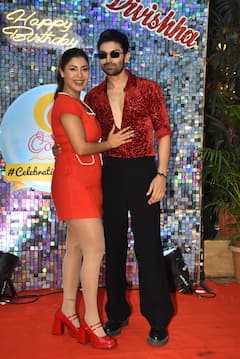 बेटी दिविशा के बर्थडे पर गुरमीत-देबिना ने रखी ग्रैंड पार्टी, पैपराजी संग काटा केक, ये सेलेब्स भी हुए जश्न में शामिल