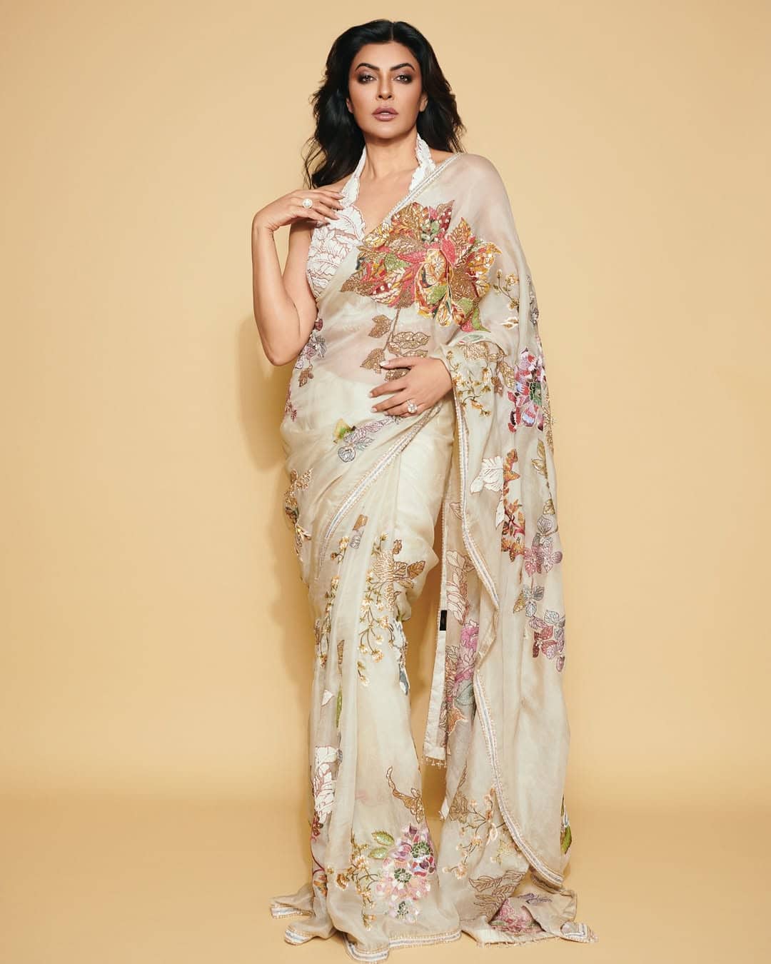 Sushmita's most controversial relationship was with Lalit Modi. Lalit Modi had announced the beginning of his new life by sharing a picture with the actress. However, after a few days he deleted those pictures.