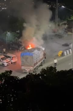 मुंबई-पुणे एक्सप्रेस वेवर बर्निग ट्रकचा थरार, चालकाने दाखवले प्रसंगावधान; मोठा अनर्थ टळला