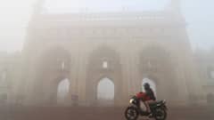 यूपी में बदला मौसम, कोहरे के साथ तेजी से बढ़ी ठंड, कानपुर-इटावा में 10 डिग्री के नीचे पहुंचा पारा