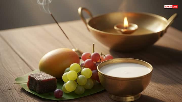 इस दिन नमक का सेवन वर्जित माना गया है.  यदि भोजन करना चाहें तो केवल एक बार सात्विक भोजन ही ग्रहण करें. मांस, मदिरा, लहसुन और प्याज जैसी तामसिक वस्तुओं से पूर्ण रूप से परहेज़ करें. उपवास के समय जल, फल या गुड़ का सेवन किया जा सकता है.