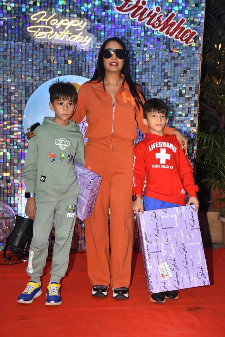 Actress Kashmira Shah also attended Divisha's birthday party with her two sons. All three also posed together.