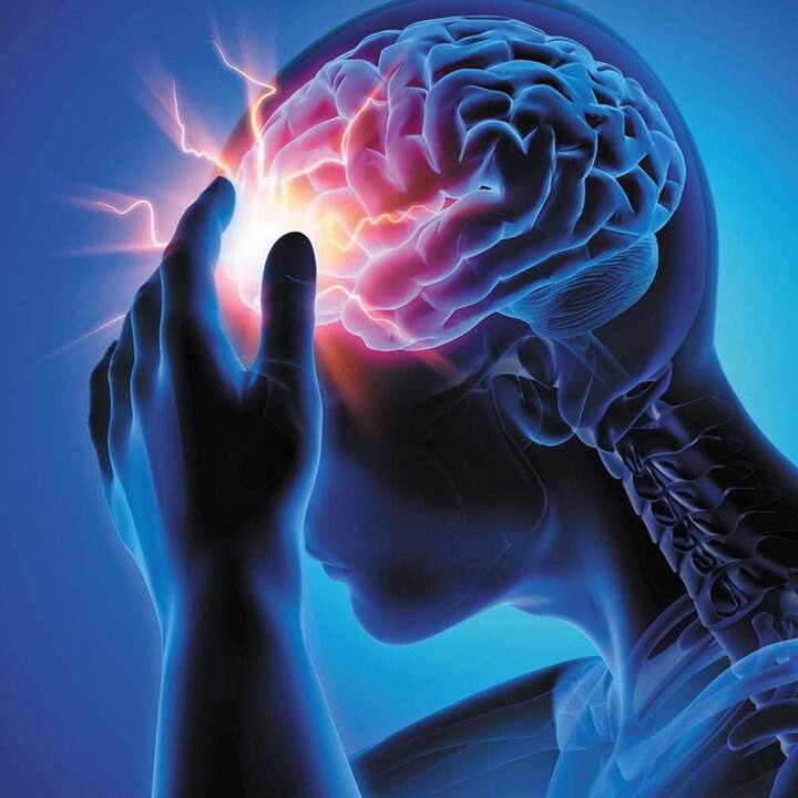 यामुळे शरीराच्या काही भागांमध्ये ताकद आणि हालचाल कमी होऊ शकते. नसांना पुन्हा बळकटी देण्यासाठी योग्य आहार घेणं खूप गरजेचं आहे.