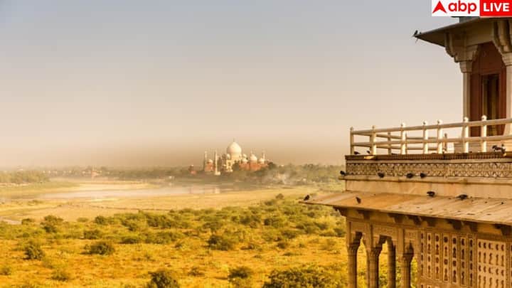 आगरा की पहचान ताजमहल से है और ताजमहल खुद मोहब्बत की मिसाल है. अपने पार्टनर के साथ ताज के सामने वक्त बिताना और उस खूबसूरती को करीब से महसूस करना किसी फिल्मी सीन से कम नहीं होता. प्यार के प्रतीक इस शहर में हर कोना रोमांस से भरा है.