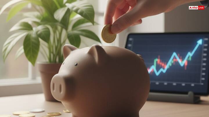 धन राशिफल (Finance): आर्थिक दृष्टि से यह सप्ताह लाभदायक रहेगा. निवेश करने का यह सही समय है — खासकर दीर्घकालिक योजनाओं में धन लगाना फायदेमंद होगा. पुराने निवेश से भी अच्छा लाभ मिलने के संकेत हैं.