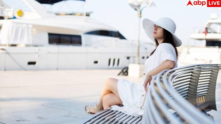 सच्ची एलिगेंस छोटी-छोटी चीजों में नजर आती है. गिलास की जगह कप या मग में चाय कॉफी पीना सिर्फ आदत नहीं, बल्कि रईसी का संकेत है. अमीर लोग डिटेल्स पर ध्यान देते हैं उनके लिए हर चीज का एक प्रेजेंटेशन होता है, फिर चाहे वो सुबह की चाय ही क्यों न हो.