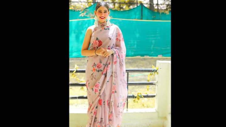8. Floral Saree Look: Niti Taylor blooms in a powder-pink floral saree, pairing traditional charm with modern sophistication and timeless grace. Niti Taylor looks radiant in this powder-pink floral saree, redefining understated elegance with her effortless charm. The soft pastel drape, adorned with delicate rose motifs and pearl-edged borders, strikes the perfect harmony between freshness and sophistication. Her sleeveless high-neck blouse adds a chic, contemporary twist, giving the classic saree a modern silhouette. This look beautifully balances minimalism with grace, making it a must-try inspiration for festive brunches, family gatherings, or even a casual wedding event. Niti proves that sometimes, simplicity wrapped in florals can make the most unforgettable statement. (Image Source: Instagram/@nititaylor)