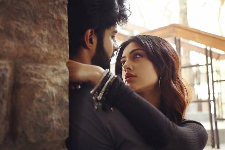 హీరో విక్రమ్ ని దుర్గ ఇష్టపడుతుంది. అయితే అతడు భూమా (రష్మిక)ను లవ్ చేస్తాడు. (Image Courtesy: anuemmanuel / Instagram)