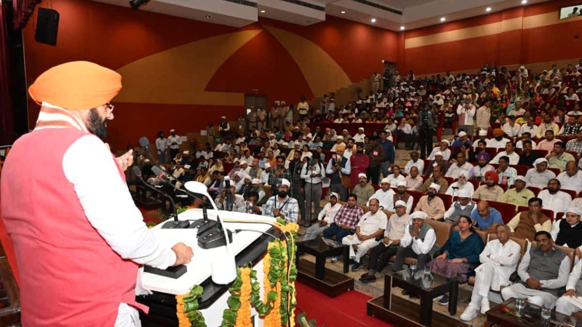 Haryana CM Flags Off Yatra Honouring 350 Years Of Guru Tegh Bahadur’s Martyrdom Haryana CM Flags Off Yatra Honouring 350 Years Of Guru Tegh Bahadur’s Martyrdom