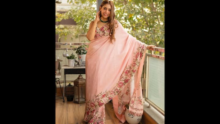 7. Pastel Pink Saree: Niti Taylor’s pastel pink floral saree is the perfect blend of grace, charm, and effortless modern elegance. Niti Taylor radiates effortless grace in this pastel pink floral saree, perfectly capturing the charm of timeless femininity. The soft blush drape, adorned with intricate floral embroidery along the borders, exudes understated luxury. Her embroidered sleeveless blouse adds just the right amount of modern flair, balancing tradition with contemporary style. Niti’s look feels refreshing, light, and season-appropriate, ideal for a daytime celebration, festive brunch, or intimate wedding function. The floral detailing elevates the saree’s romantic vibe, while her confident pose and bright smile make it truly unforgettable. (Image Source: Instagram/@nititaylor)