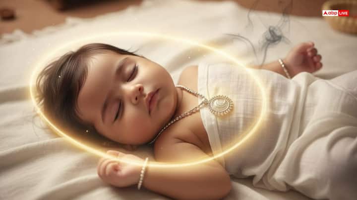 चांदी की ऊर्जा मन और मस्तिष्क पर सीधा असर डालती है. चांदी का माला पहनने से बच्चे का दिमाग शांत रहता है और एकाग्रता बढ़ती है. इससे उसकी समझ और बुद्धि का विकास होता है.