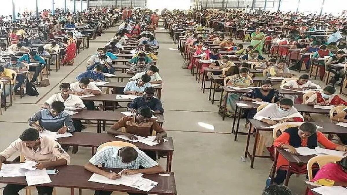 இரண்டாம் நிலை காவலர் பணிக்காக எழுத்துத்தேர்வு: தஞ்சாவூரில் 4 மையங்களில் நடந்தது