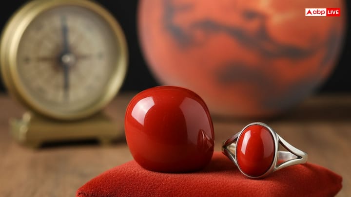 लाल मूंगा को मंगलवार को धारण किया जाता है क्योंकि मंगलवार का स्वामी ग्रह मंगल है, और यह रत्न मंगल ग्रह से जुड़ा हुआ है. इस दिन मूंगा पहनने से मंगल की ऊर्जा का प्रभाव बढ़ जाता है, जिससे व्यक्ति में साहस, ऊर्जा और आत्मविश्वास बढ़ता है.