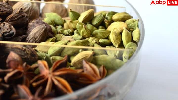 हार्ट की सेहत के लिए भी इलायची बेहतरीन मानी जाती है. इसके एंटीऑक्सीडेंट्स ब्लड सर्कुलेशन को बेहतर करते हैं, ब्लड प्रेशर को कंट्रोल में रखते हैं और कोलेस्ट्रॉल का जमाव कम करते हैं. ये तीनों चीजें मिलकर दिल को मजबूत बनाती हैं.