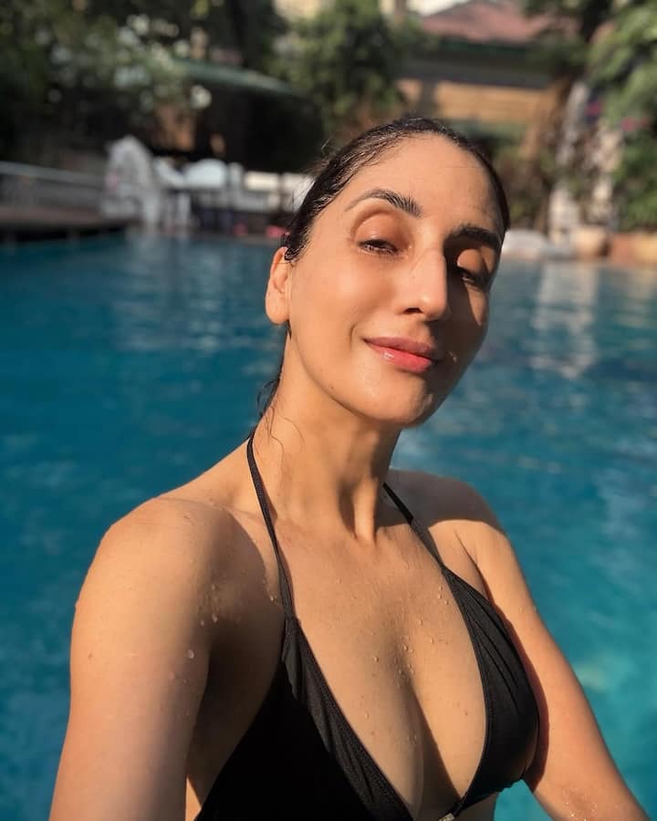Farah is often seen sharing her beautiful pictures on Instagram. Many times her very glamorous avatar is seen in photos.