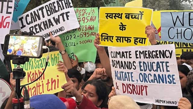 Students, Delhi Residents Protesting Against Delhi's Air Pollution Detained  By Police At Jantar Mantar