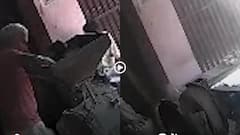 Video: आटा पीस रहा था शख्स, चक्की में जोरदार ब्लास्ट के बाद हुई मौत, कानपुर का वीडियो वायरल