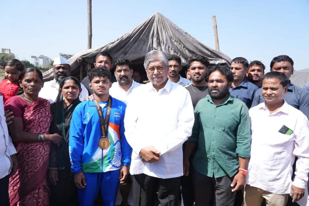 चंद्रकांतदादांनी स्वीकारलं सुवर्णपदक विजेत्या पैलवान सनी फुलमाळीचं पालकत्व, दरमहा 50 हजार रुपये देणार