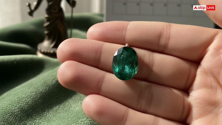 पन्ना रत्न को बुधवार के दिन पहनना शुभ माना जाता है क्योंकि यह बुध ग्रह का रत्न है, और बुधवार को बुध ग्रह का दिन माना जाता है. ऐसा माना जाता है कि इस दिन पन्ना धारण करने से बुध ग्रह की सकारात्मक ऊर्जा सबसे जल्दी और अधिक प्रभावी ढंग से मिलती है.